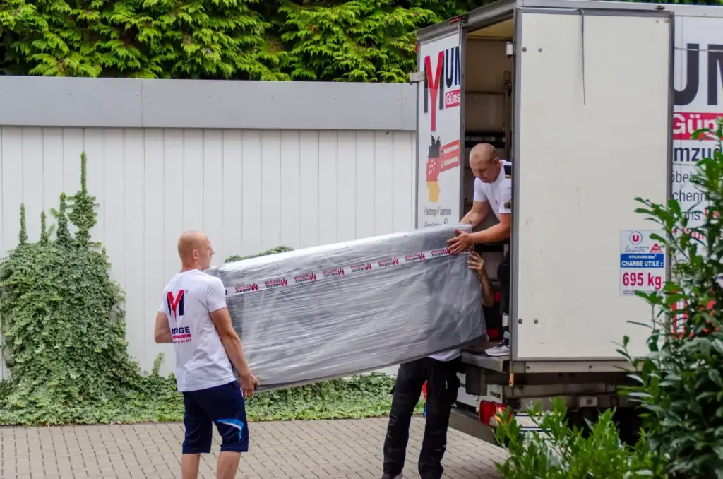 die Möbelspedition